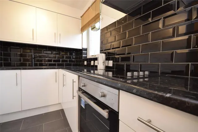 Apeldoorn Drive, Wallington, SM6, photo 3