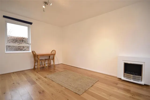Apeldoorn Drive, Wallington, SM6, photo 1