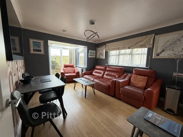 Summerhill Close, Sandown, PO36, photo 3