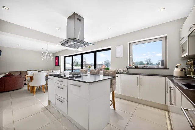 Greenhills Road, Nottingham, NG16, photo 3