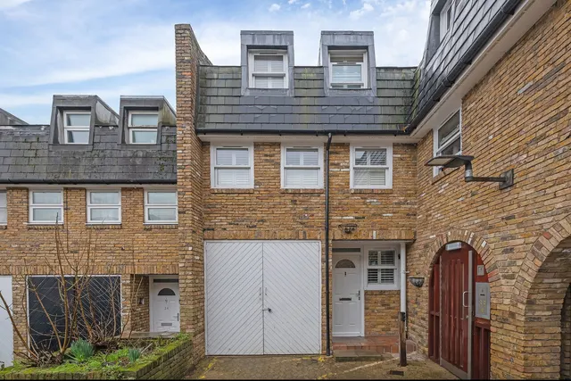 Yeoman Close, London, SE27, photo 1