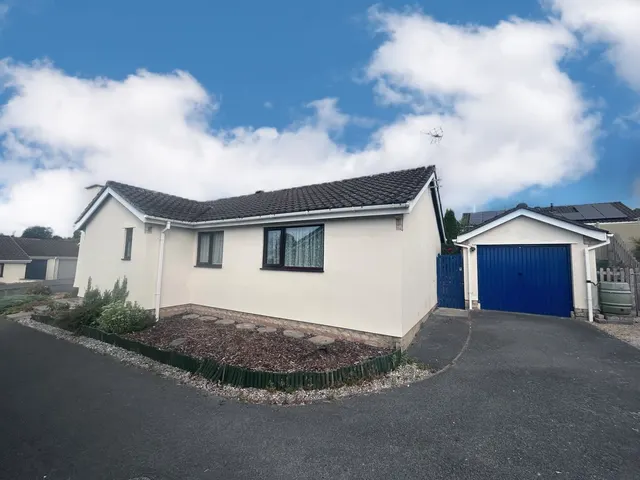 Keevil Avenue, Calne, photo 1