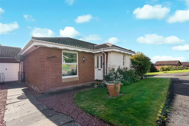 3 bedroom house, Clanranald Place, Falkirk, FK1