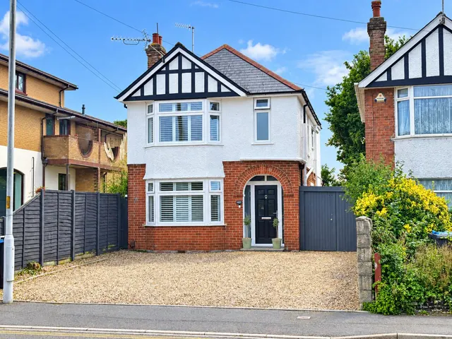 Wimborne Road, BH15, photo 2