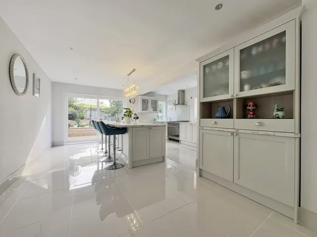 Wimborne Road, BH15, photo 1