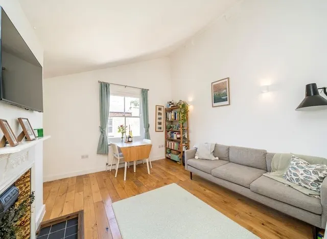 Photo 2 — East Dulwich Road, East Dulwich, SE22