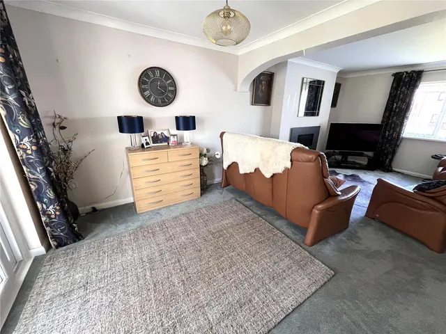 Glenview Avenue, Pembroke Dock, SA72, photo 3