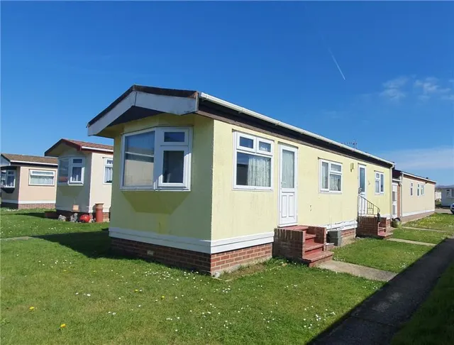 St. Osyth Road, Little Clacton, CO16, photo 1