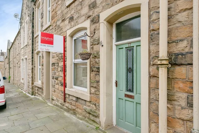 Albert Street, Padiham, Burnley, Lancashire, BB12, photo 1