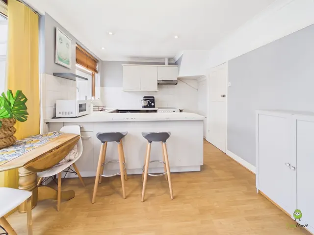 Harlington Road, Bexleyheath, DA7, photo 3