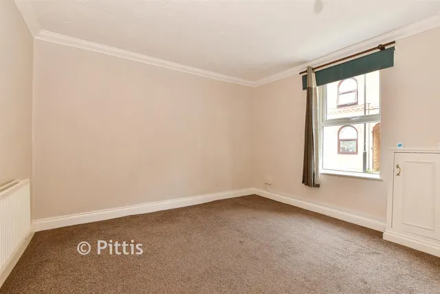 St. John's Road, Sandown, PO36, photo 3