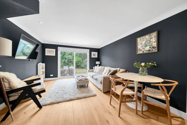 Photo 3 — Parkside Close, Penge, SE20 7HQ