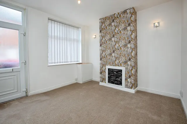 St. Michaels Street, Sutton-In-Ashfield, NG17, photo 2