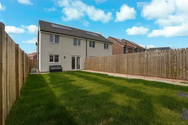 Photo 2 — Muirton Farm Road, KIRKCALDY, Fife, KY1