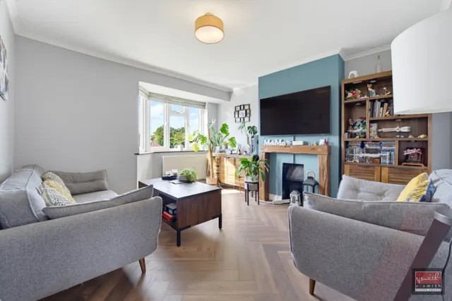 Oakhall Drive, Sunbury-on-Thames, TW16, photo 1