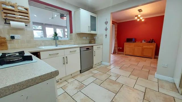 Photo 3 — Tennyson Drive, Bourne, PE10