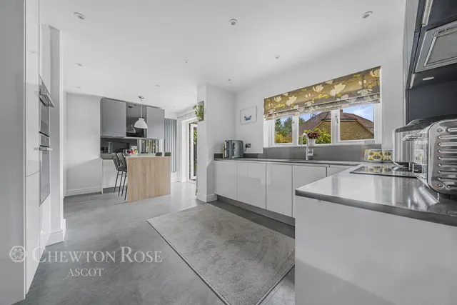 Carnation Drive, Winkfield Row, photo 3