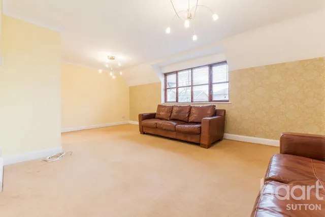 Thicket Road, SM1, photo 3