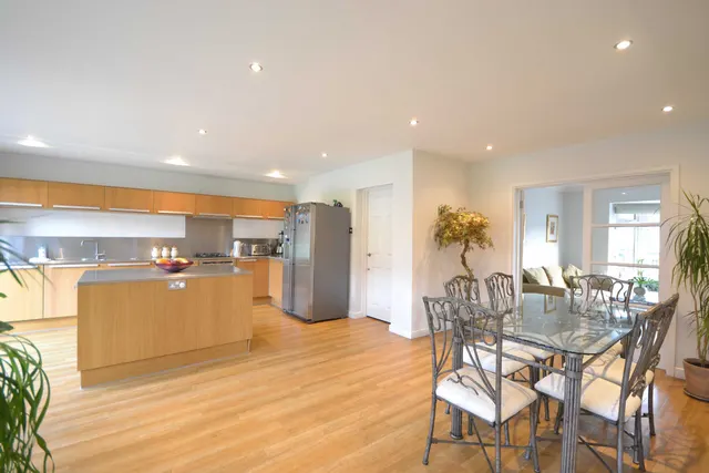 Photo 2 — Courtleigh Avenue, Hadley Wood, Hertfordshire, EN4 0HS
