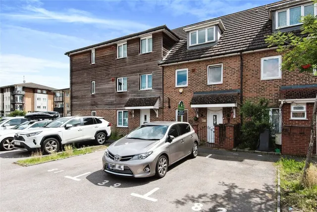 Blackburn Way, Hounslow, TW4, photo 1
