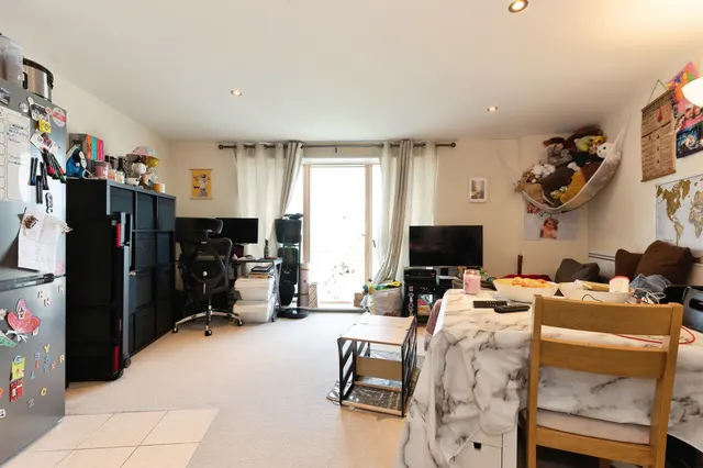 Photo 3 — 21 Durnsford Road, London