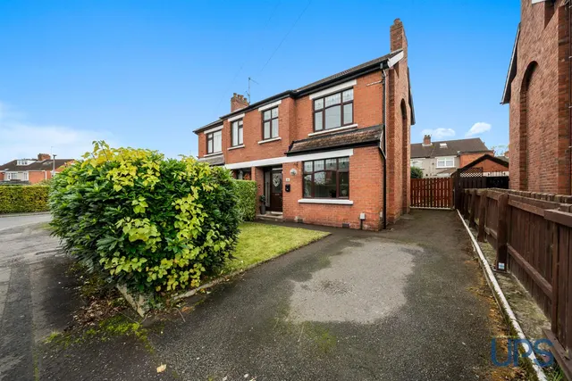 Ashton Avenue, Finaghy Road North, BT10, photo 1