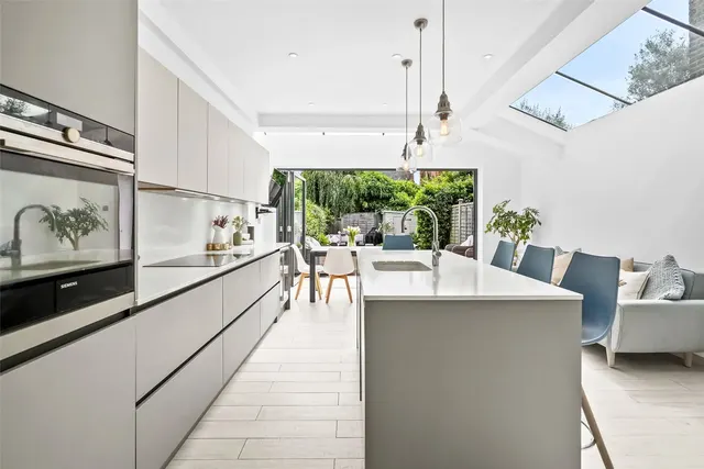 Photo 2 — Blackmores Grove, Teddington, TW11 9AE
