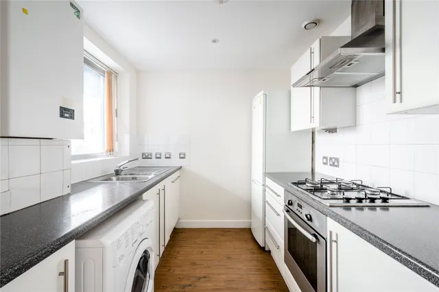 Cambridge Heath Road, London, E2, photo 3