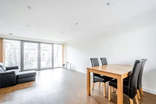 Cambridge Heath Road, London, E2, photo 2