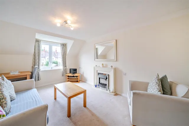 Somerford Road, Cirencester, GL7, photo 2