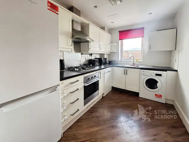 Sundeala Close, Sunbury-on-Thames, TW16, photo 3
