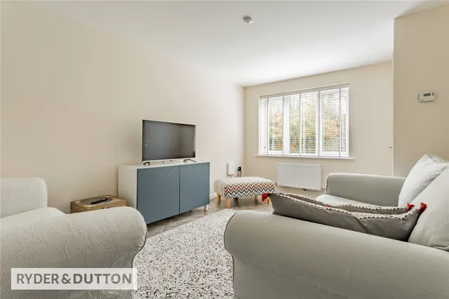Queen Victoria Street, Balderstone, OL11, photo 2