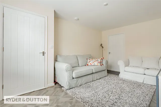 Queen Victoria Street, Balderstone, OL11, photo 3