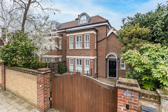 Chartfield Avenue, London, SW15, photo 1