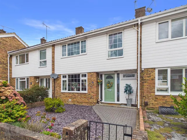 Epping Walk, Furnace Green, RH10, photo 1