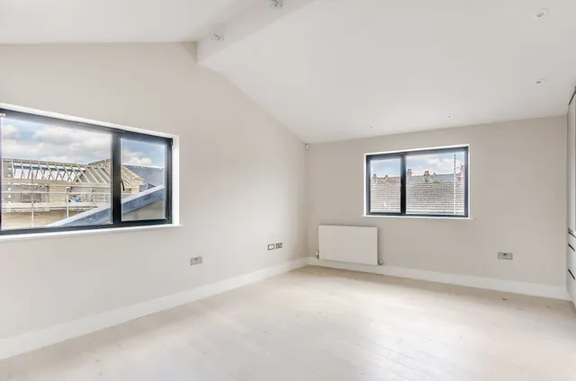 Flat 5, Westbrick House, 1 Gayford Road, London, photo 1