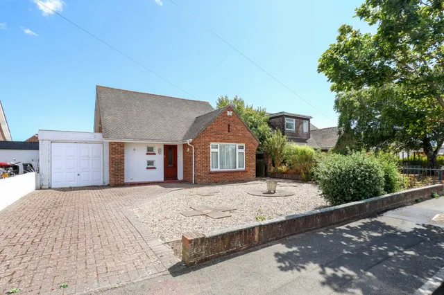 Verwood Crescent, Wick, photo 1