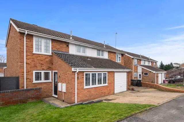 Buckingham Drive, Luton LU2 9RA, photo 1