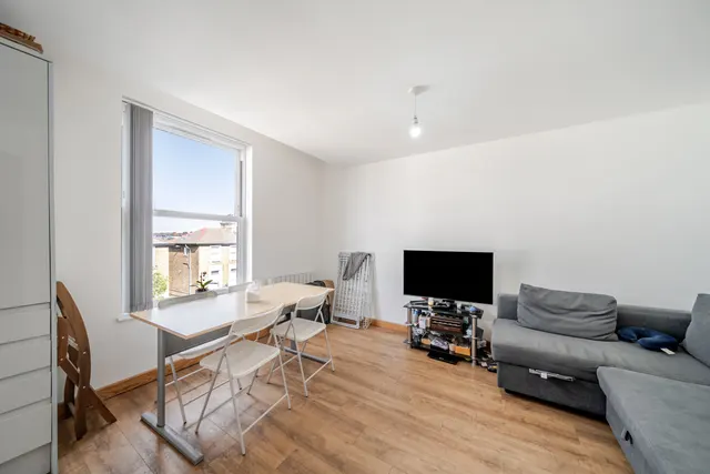 Garratt Lane, London, SW17, photo 1