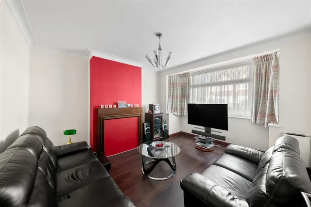 Greencroft Road, Heston, photo 3