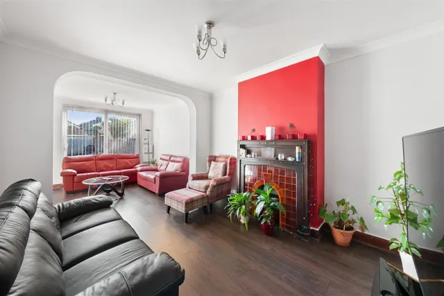 Greencroft Road, Heston, photo 2
