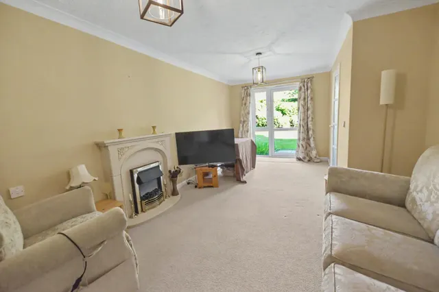 St. Georges Avenue, Stamford, PE9, photo 2