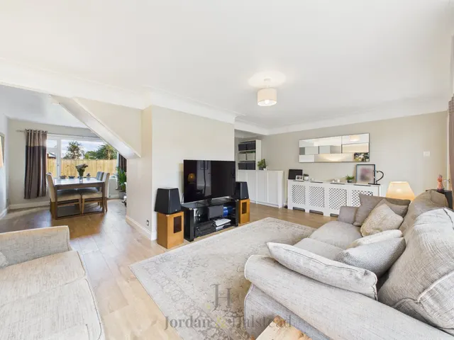 Photo 2 — Conery Close, Helsby, Frodsham, Cheshire, WA6 9PJ