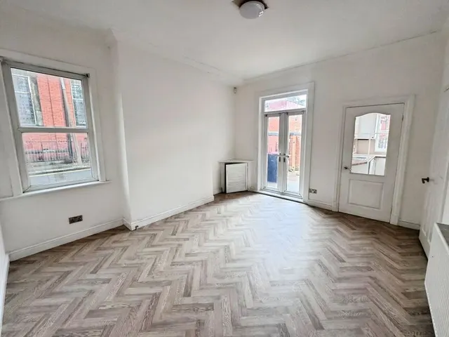 Memorial Road, Worsley, M28, photo 3