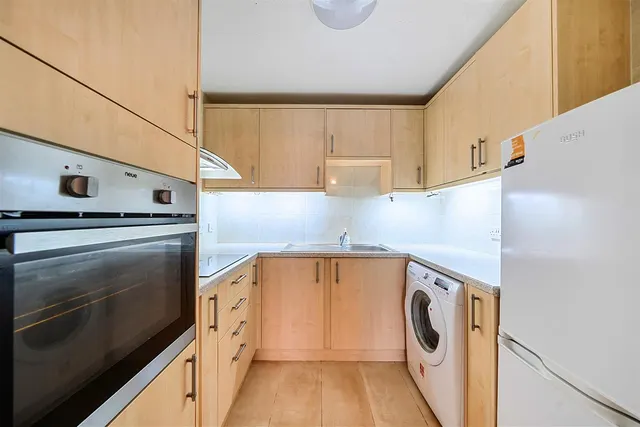 Furzehill Road, Borehamwood, WD6, photo 2