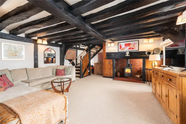 The Square, Aspley Guise, MK17, photo 2