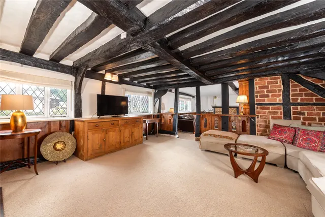 The Square, Aspley Guise, MK17, photo 3