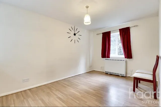 Foxglove Way, SM6, photo 3