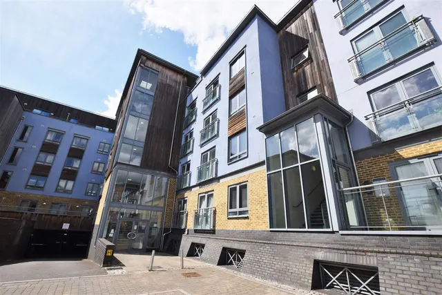 Quayside Drive, Colchester, Essex, CO2 8GQ, photo 1