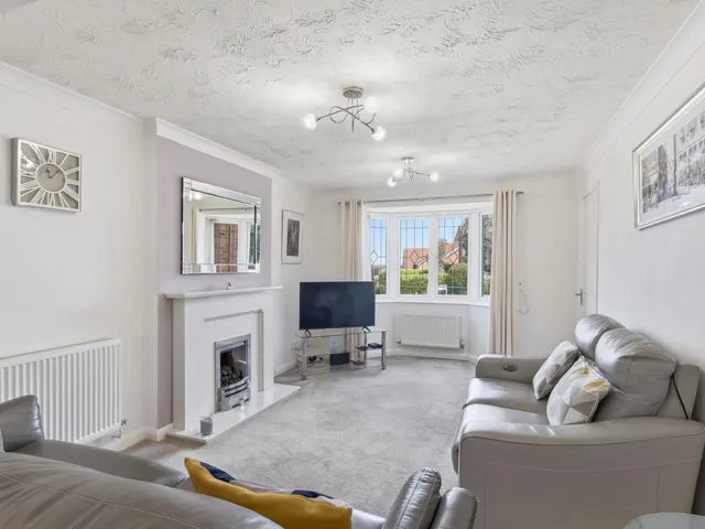 Lancaster Walk, Worksop, S81, photo 3